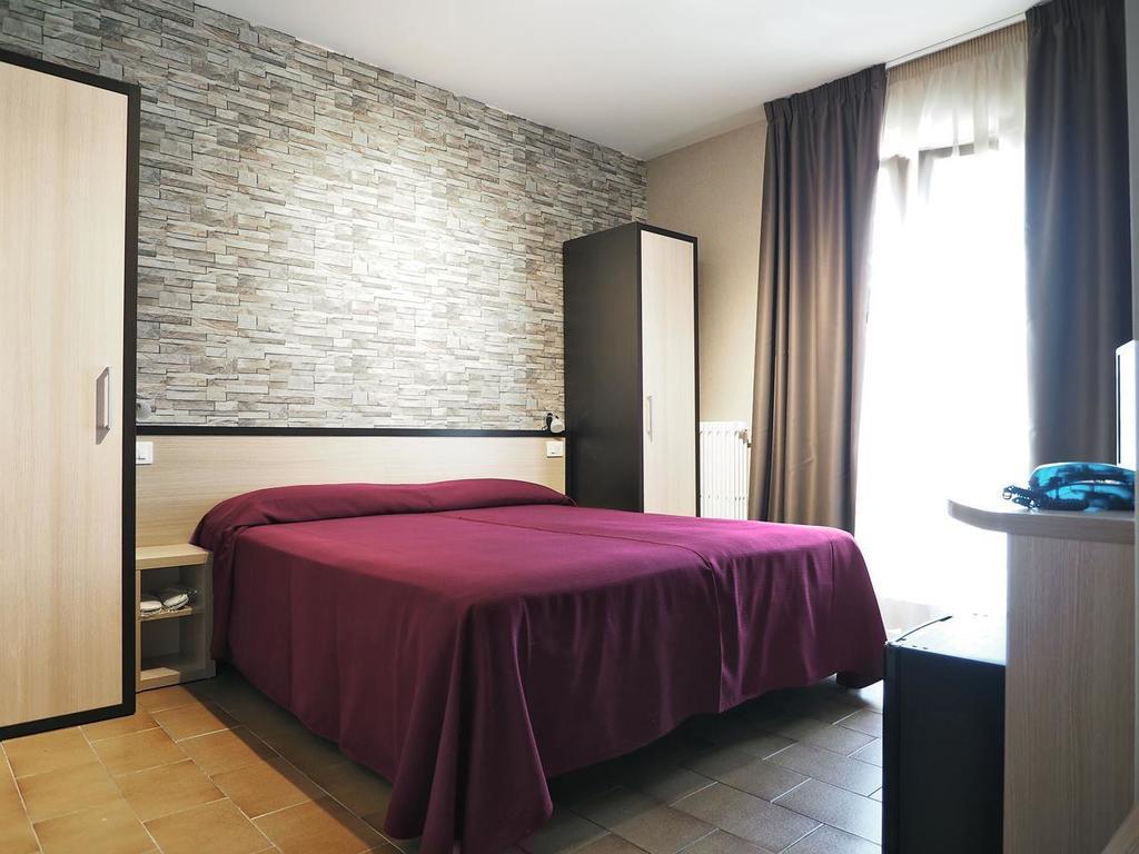 Hotel Velus Civitanova Marche Exterior foto