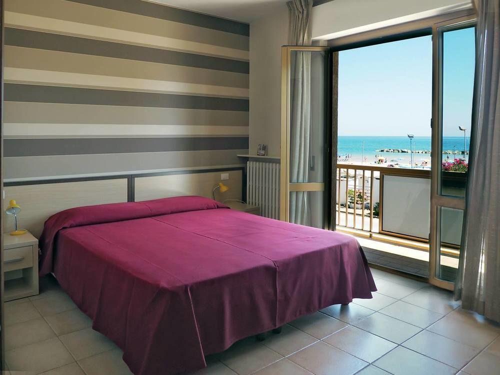 Hotel Velus Civitanova Marche Exterior foto