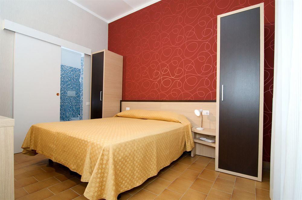 Hotel Velus Civitanova Marche Exterior foto