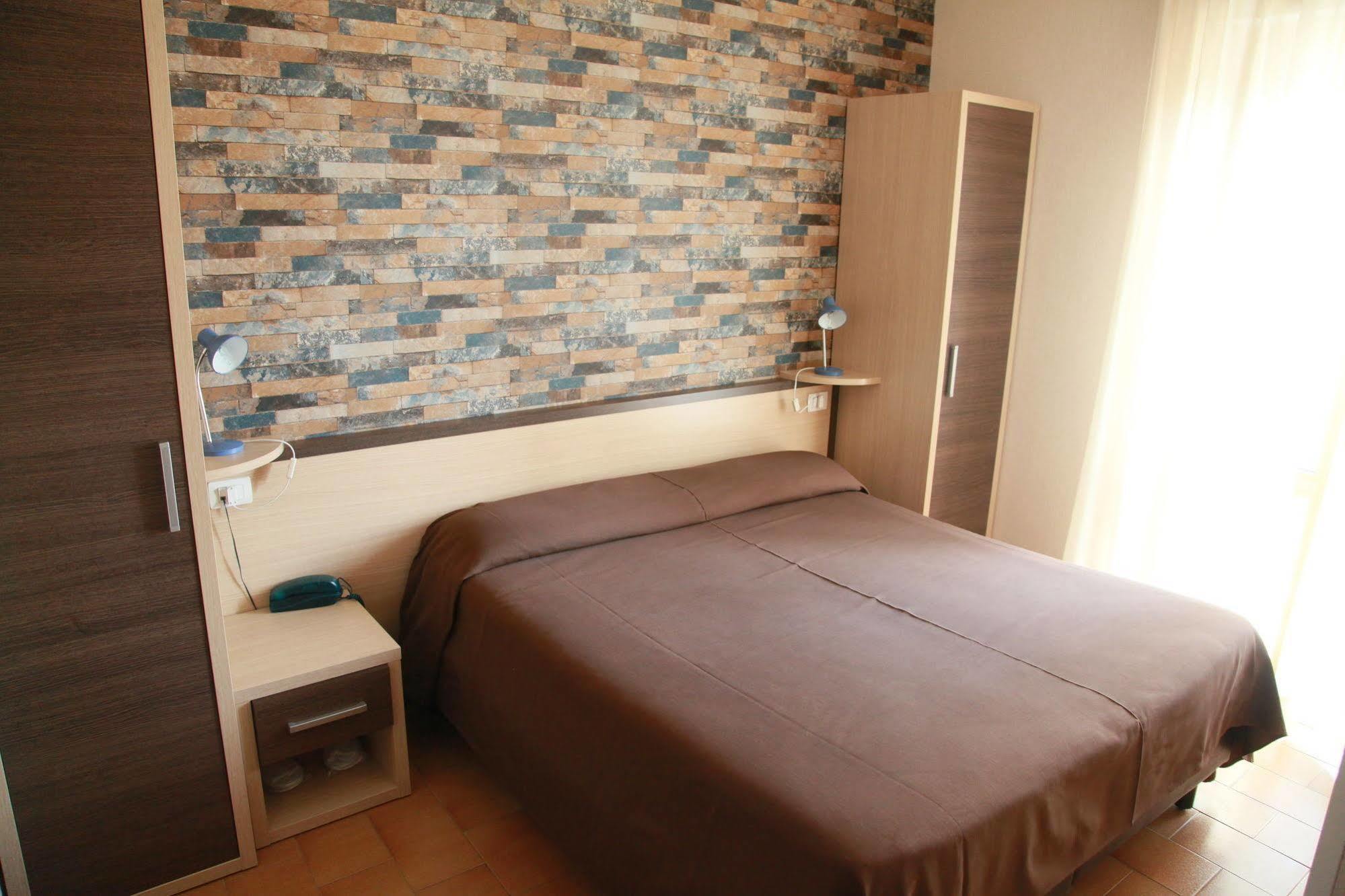 Hotel Velus Civitanova Marche Exterior foto