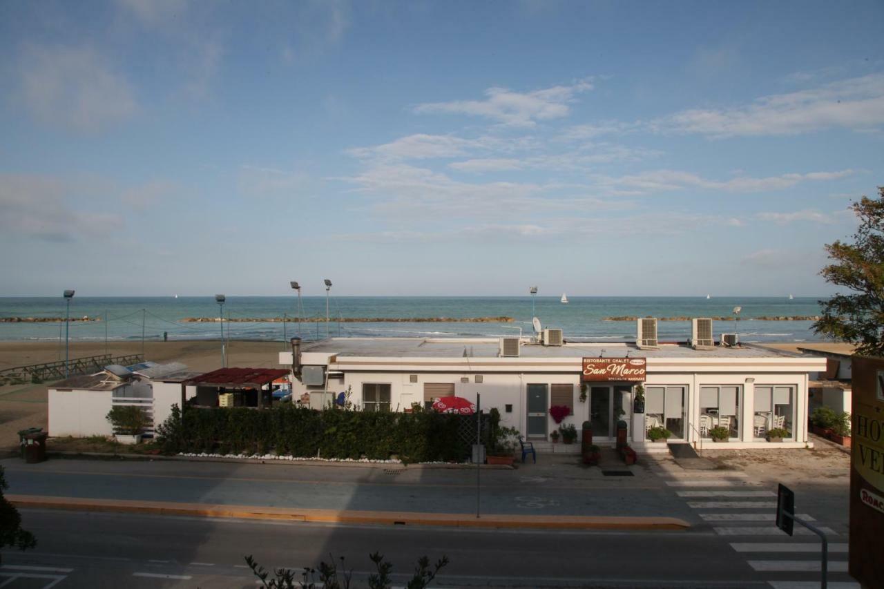 Hotel Velus Civitanova Marche Exterior foto